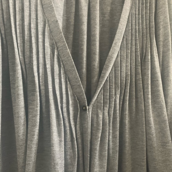 Super soft women’s cardigan like sweater! - Picture 4 of 5